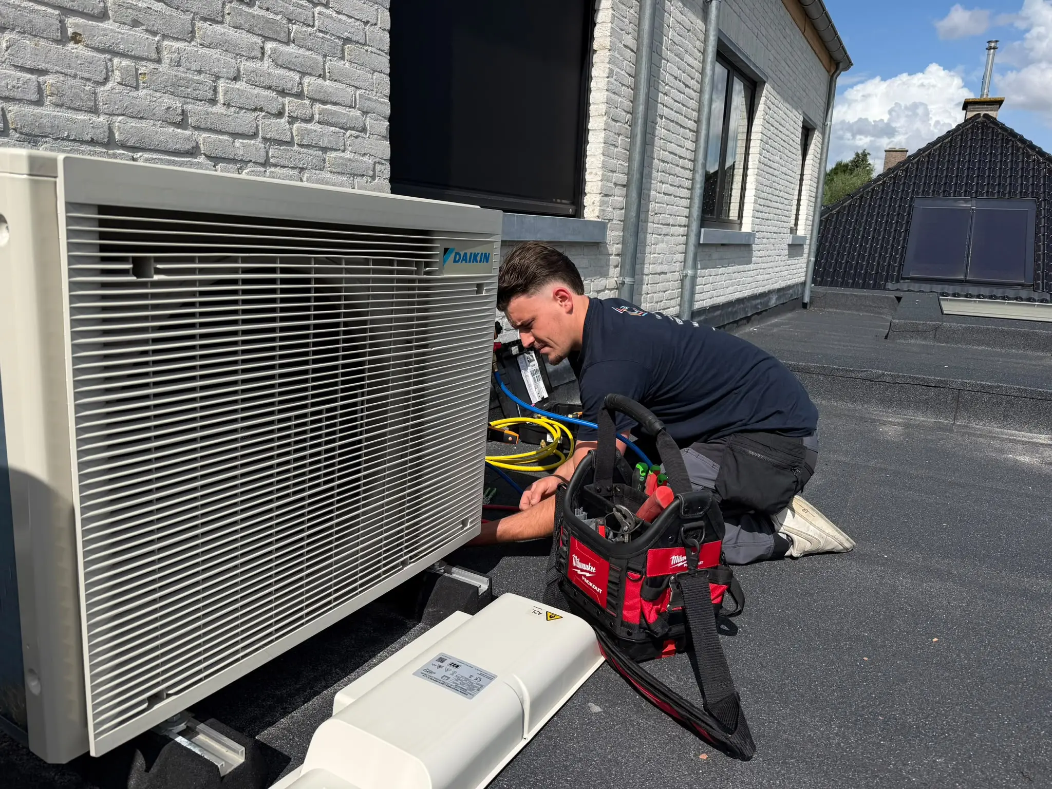 Airco-installatie met meerdere Daikin units in een rijwoning in Sint-Niklaas